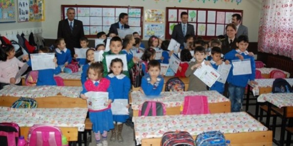 Sakarya'nın Karasu'da 11 bin 923 öğrenci karne aldı