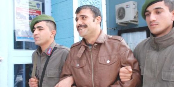 Jandarmanın üzerine pıttbull saldılar