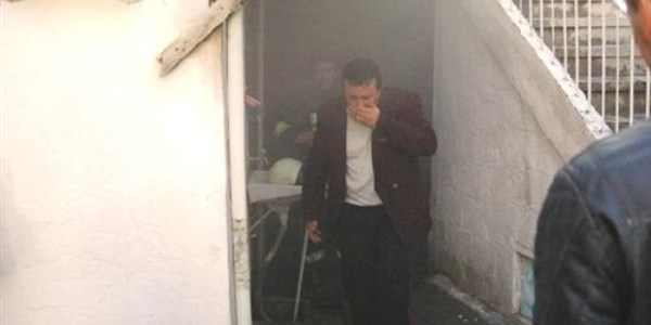Adıyaman'da evde yangın çıktı, 2 kişi dumandan zehirlendi
