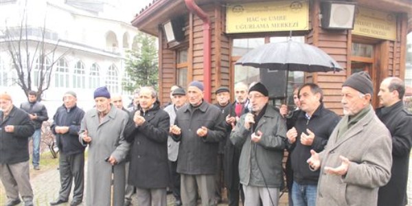 Öğrenciler on günlük umre için yola çıktılar