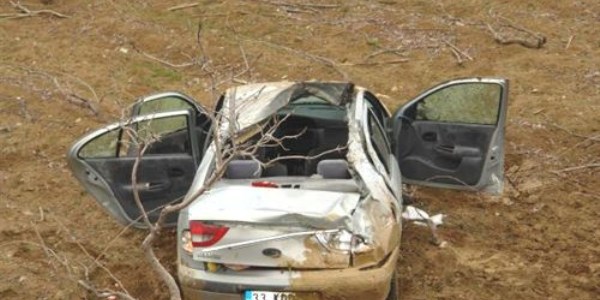 Glba'nda otomobil devrildi: 4 yaral