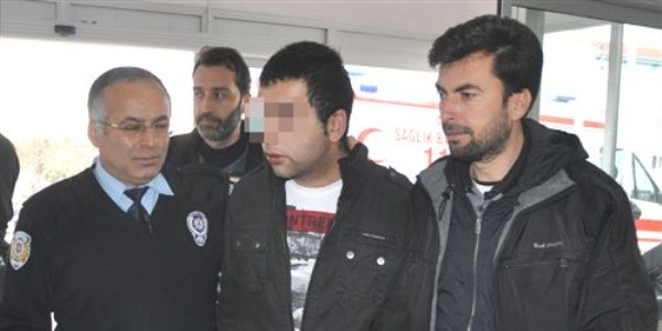 Kavga ettiği ablasını bıçakla yaraladı