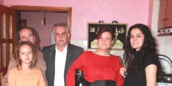 Kemik erimesi hastası annenin tekerlekli sandalye sevinci
