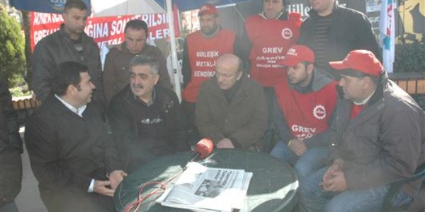 Profes�rlerden grevdeki i��ilere destek