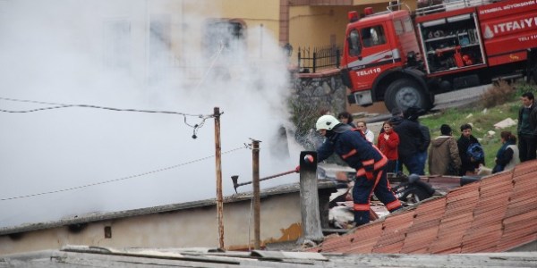 2 çocuğunu alevlerin arasından kurtardı