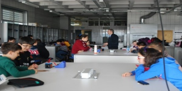 '�ocuk �niversitesi' e�itim kurslar� ba�lad�