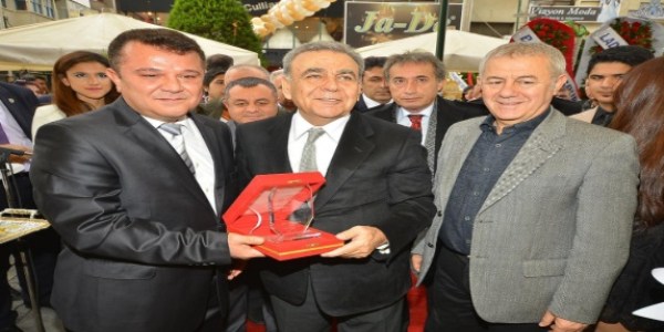 �zmir k�llerinden yeniden do�uyor