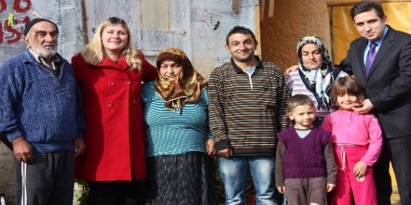 Rize'de ihtiya� sahibi aileye valilik sahip ��kt�