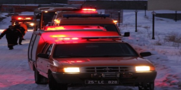 Uzman �avu� otomobiliyle nehre u�tu