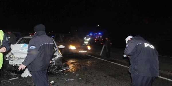 Polis aracına çarptı: 3'ü polis 4 yaralı