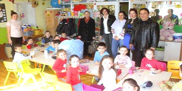 Minikler'den Mavi Kapak Kampanyas�na Destek