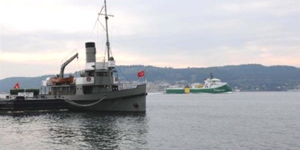 Türkiye'nin yeni sismik gemisi Çanakkale Boğazı'ndan geçti