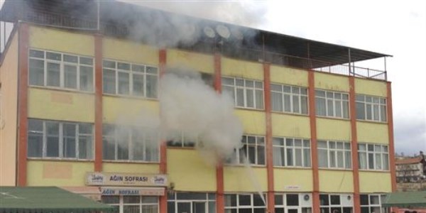 A��n'da otel yang�n�