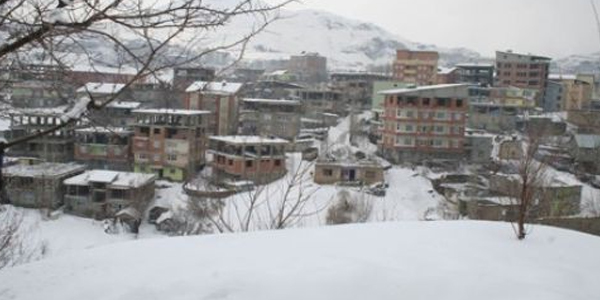 Hakkari'de 100 köy, 375 mezra yolu ulaşıma kapandı
