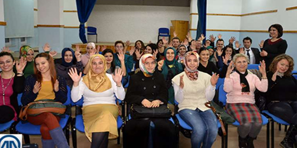 İşaret dili ile klip çektiler