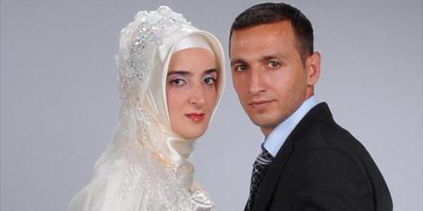 Kmr sobas yeni evli ifti ayrd: 1 l, 1 yaral