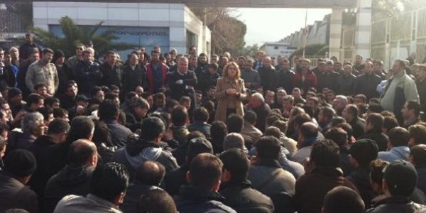 BM işçileri yol kapattı!