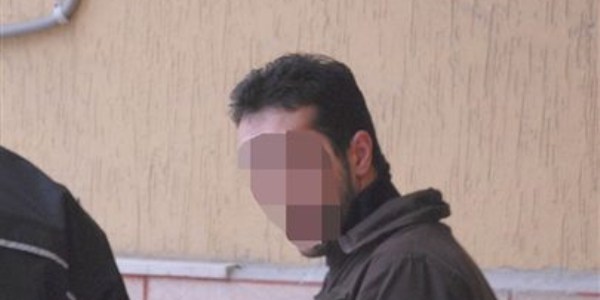 Denetimli serbestlik şubesi'ne ekmek bıçağıyla girerken yakalandı