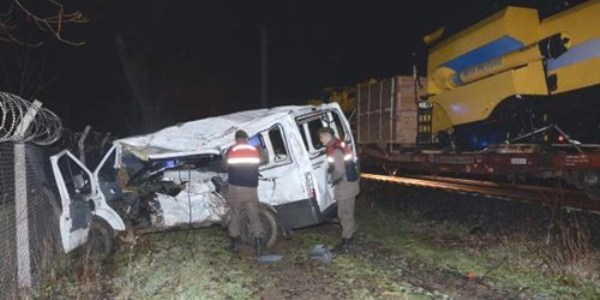 Y�k treni minib�se �arpt�