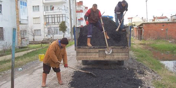 Lapseki'de yol düzenleme çalışması
