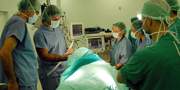 Yargıtay, ameliyat sonrası ölümden doktoru sorumlu tutmadı