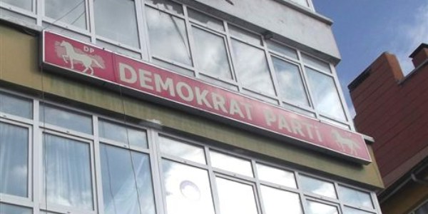 Demokrat Parti'ye haciz şoku