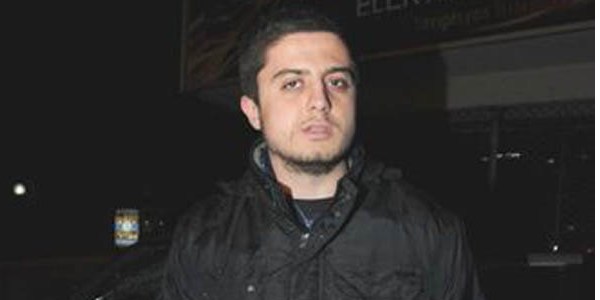 Otomobiline �arpt�klar� gazeteciyi d�vd�ler