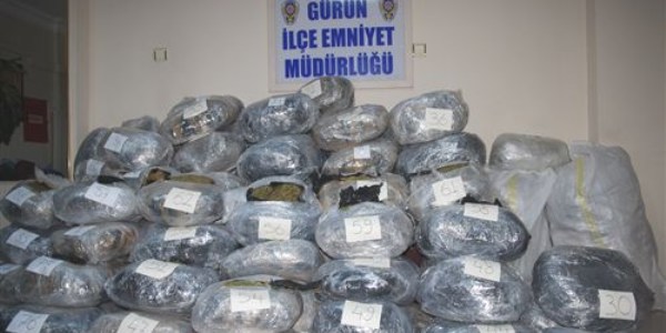 Polis, bir mesajla 362 kilo esrarı ele geçirdi
