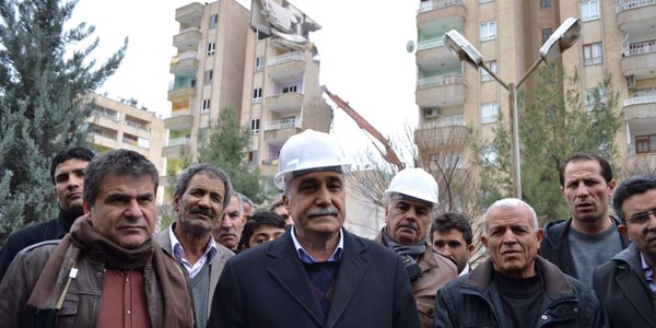 G�venlik nedeniyle bo�alt�lan 9 katl� bina y�k�ld�