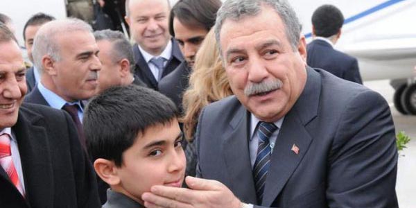 Bakan konvoyunda kaza!