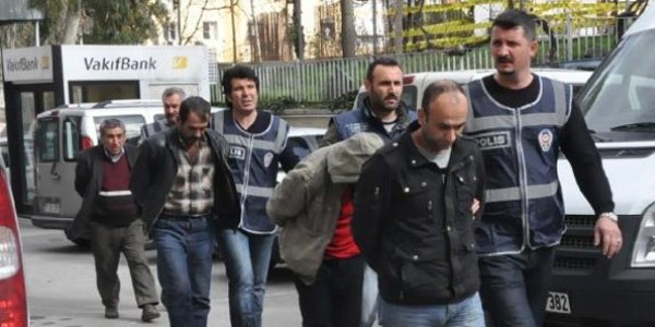 Çaldıkları TIR'ı satamadan yakalandılar