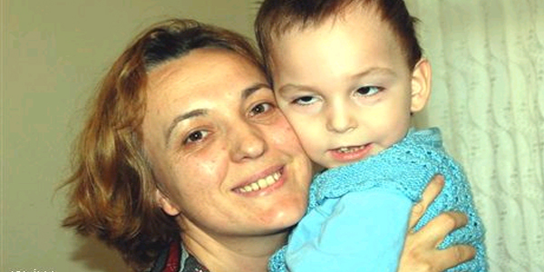 İşçi maaşı yüksek geldiği için çocuğuna özürlü maaşı alamıyor