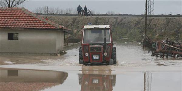 Sağanak yağış, havsa ilçesini göle çevirdi