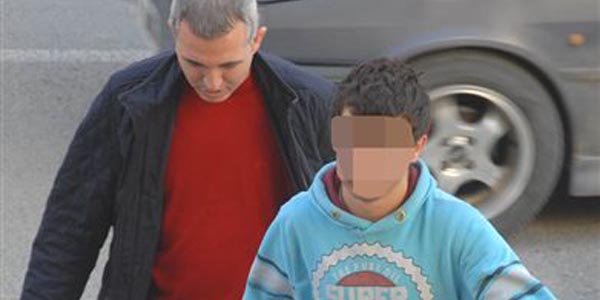 Bıçakla çevreyi rahatsız edince yakalandı