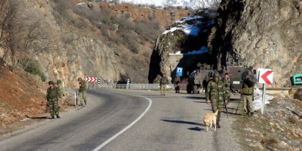 Asker Pülümür'de iz peşinde
