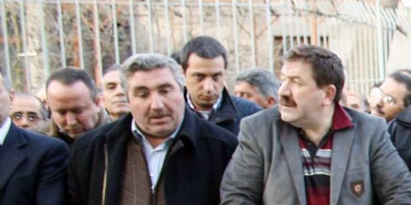 Ailesini son yolculuğuna uğurladı