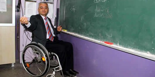 MEB, engelli öğretmen ataması yapacak