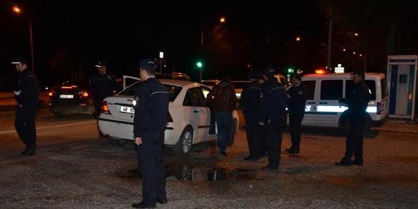 Denizli'de 104 ki�i g�zalt�na al�nd�