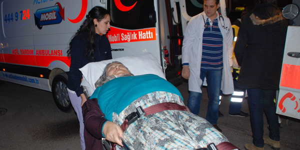 Hasta ta��yan ambulans kaza yapt�