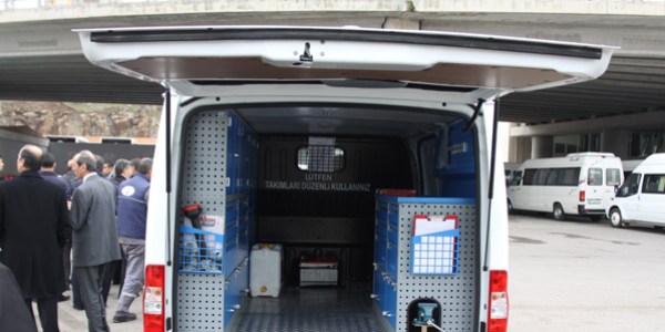 Yolda kalan otob�slerin imdad�na belediye yeti�iyor
