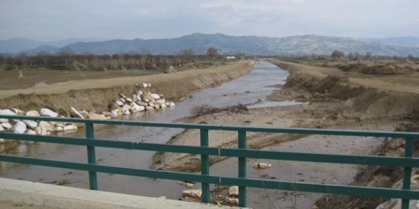 Kk Menderes Nehir Yata slah ediliyor