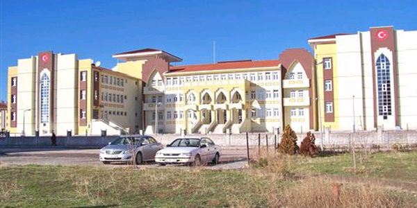 Sungurlu Kız Meslek Lisesi yeni binasına taşınıyor