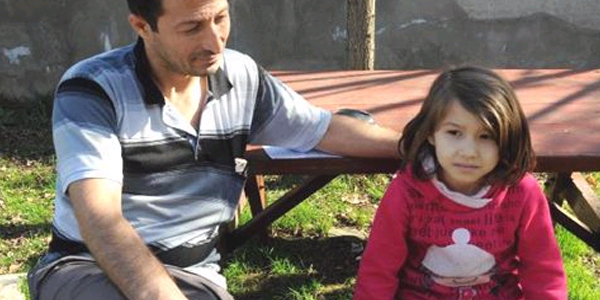 8 ya��ndaki Seda'y� evinin kap�s�nda kuduz k�pek �s�rd�