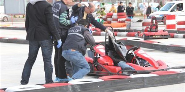 Go-Kart yapan üniversiteli kızın kafası koptu