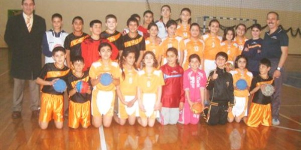 Burhaniye'de ��renciler salonlar� doldurdu