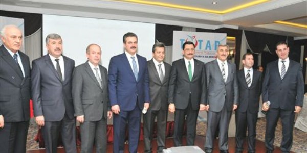 Ba�kan Ak'a ba�ar� plaketi verildi