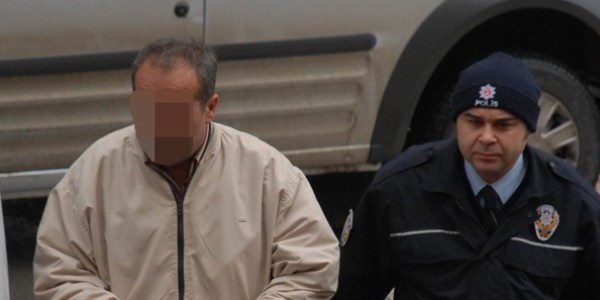 E�ini sokak ortas�nda b��aklad�