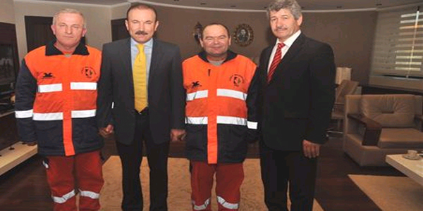 �zmit Belediyesi'nde ba�ar�l� personele alt�n