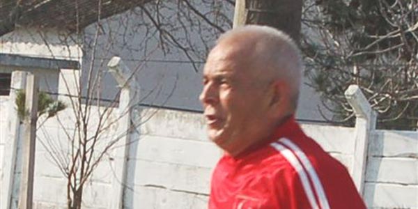 73 ya��nda 35 kilometre ko�uyor