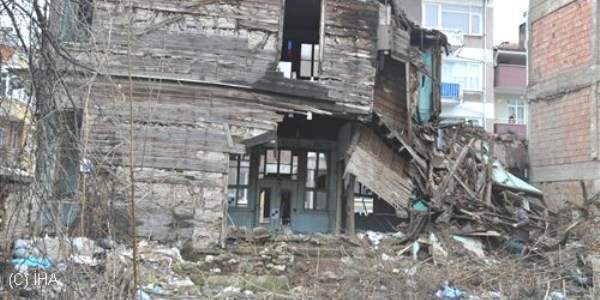 Tarihi bina zamana yenik d��t�